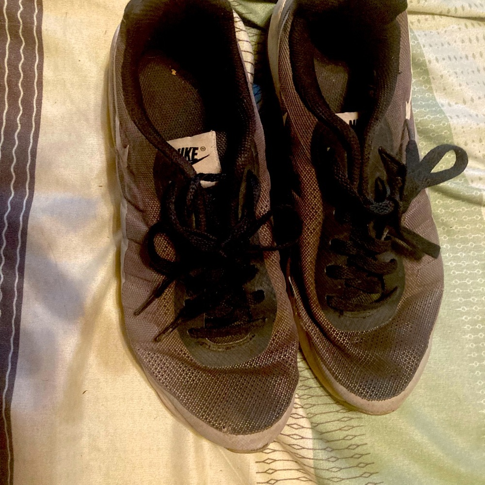 Men’s Nike Air shoes sz 8
